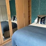 4 Bdr Home By Tranquil Ventures Short Lets & Serviced Accommodation Cowley With Games Area, On-Site Parking, Central Oxford