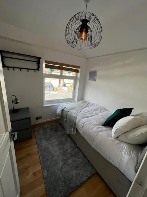 Villa 4 Bdr By Tranquil Ventures Short Lets & Serviced Cowley With Games Area, On-site Parking, *