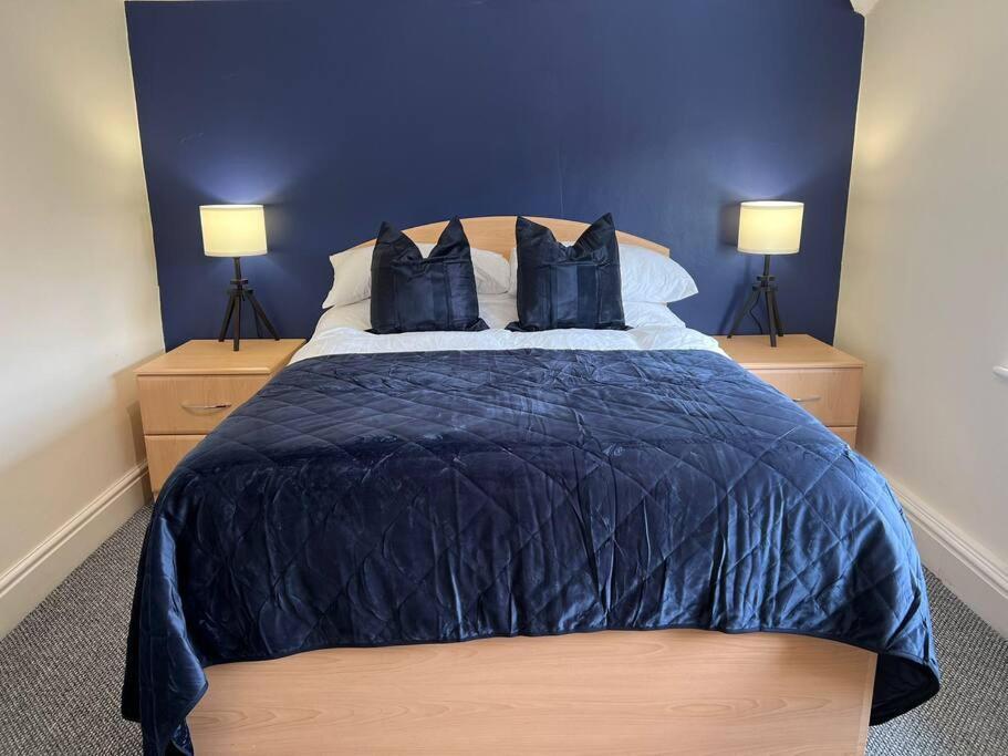 4 Bdr By Tranquil Ventures Short Lets & Serviced Cowley With Games Area, On-site Parking,