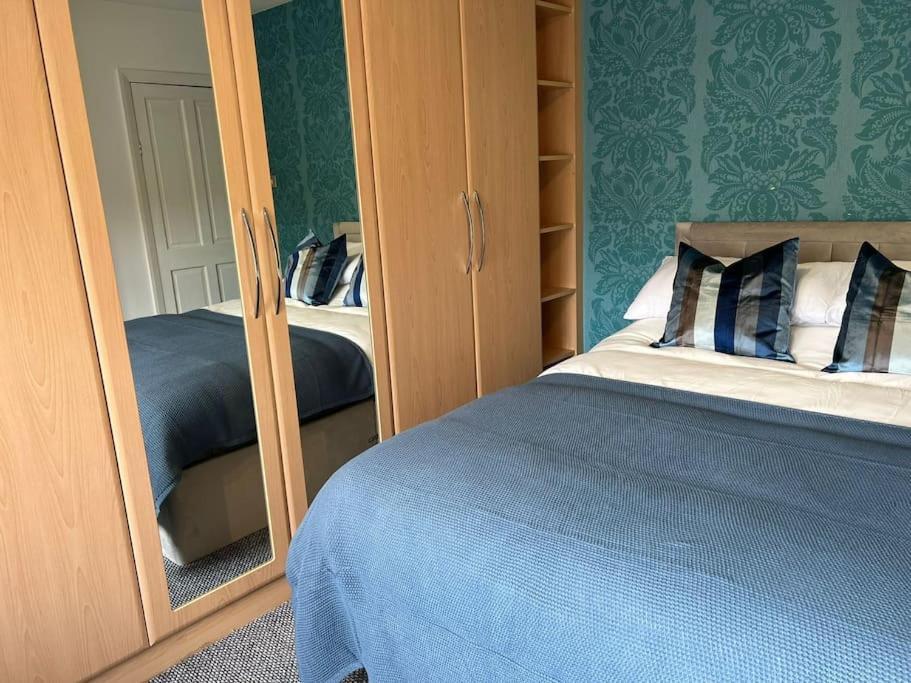 4 Bdr By Tranquil Ventures Short Lets & Serviced Cowley With Games Area, On-site Parking, *
